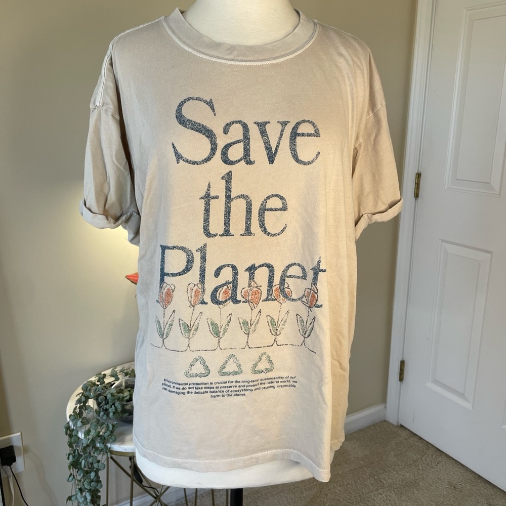Girl Dangerous Save the Planet Graphic Tee Size Large
